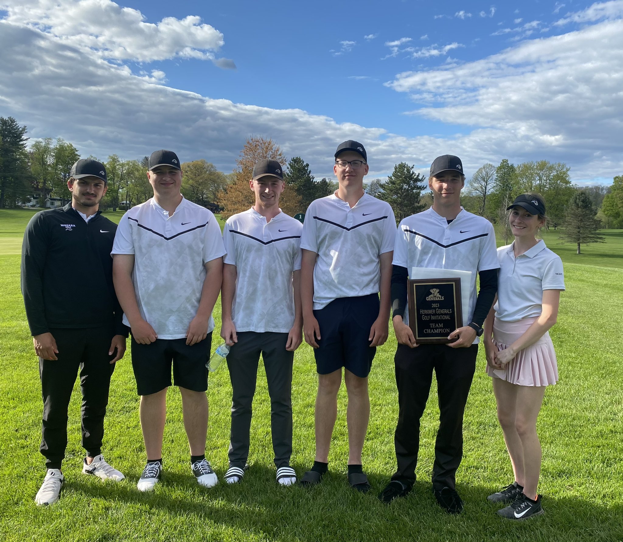 Golf wraps up regular season with another win